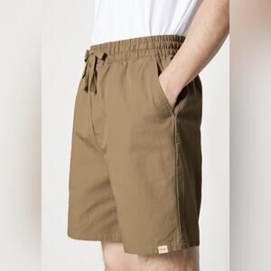 Les Deux khaki Shorts Men’s size Medium (b26.5)